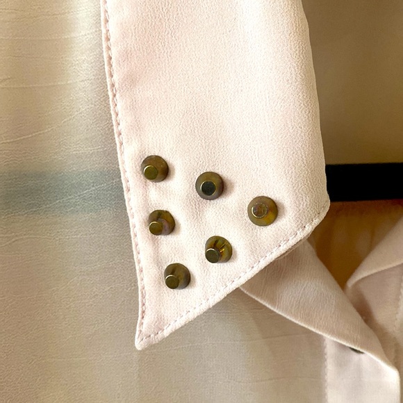 Beautiful Sis Sis/ brand sheer light Pink Blouse w/stud detailing on Collar. ND - Picture 5 of 13